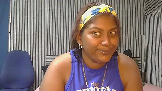 Snapshot of indiansuga chatting on 12.19.25 indiansuga online show from 12.19.25