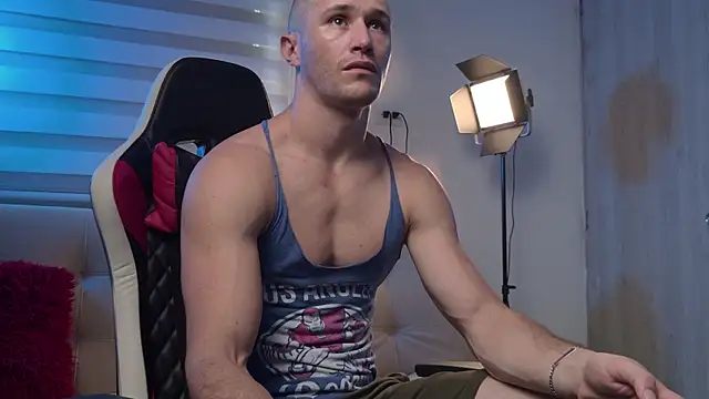 Snapshot of AxelFairchaild chatting on 05.12.26 AxelFairchaild online show from 05.12.26