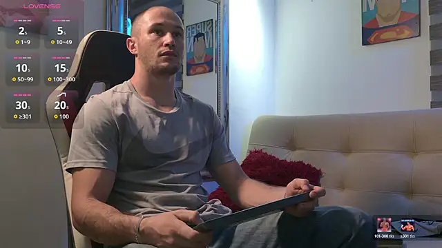 Snapshot of AxelFairchaild chatting on 06.14.26 AxelFairchaild online show from 06.14.26