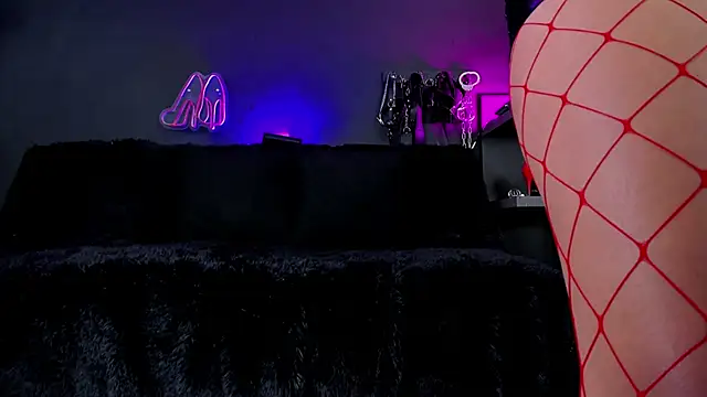 Snapshot of DelaneyStone chatting on 12.19.25 DelaneyStone online show from 12.19.25