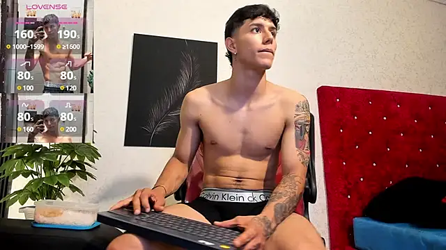 Snapshot of Cristopher23_ chatting on 03.04.25 Cristopher23 online show from 03.04.25