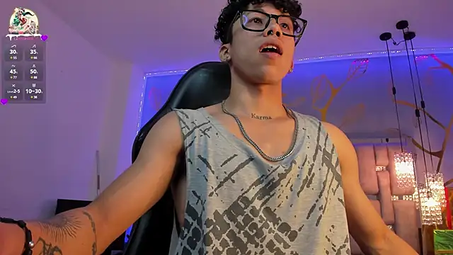 Snapshot of AkazaBoy_ chatting on 12.31.24 AkazaBoy  online show from 12.31.24