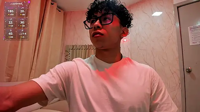 Snapshot of AkazaBoy_ chatting on 01.10.25 AkazaBoy  online show from 01.10.25