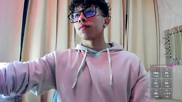 Snapshot of AkazaBoy_ chatting on 01.11.25 AkazaBoy  online show from 01.11.25