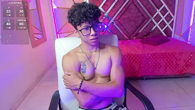 Snapshot of AkazaBoy_ chatting on 01.31.25 AkazaBoy  online show from 01.31.25