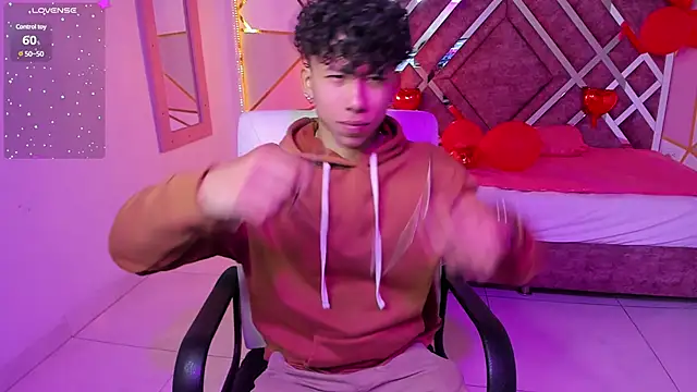 Snapshot of AkazaBoy_ chatting on 02.11.25 AkazaBoy  online show from 02.11.25