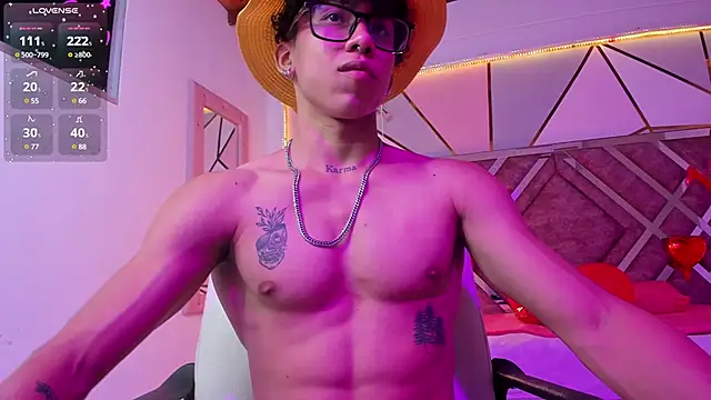 Snapshot of AkazaBoy_ chatting on 02.11.25 AkazaBoy  online show from 02.11.25