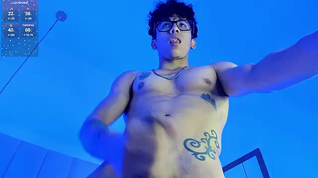 Snapshot of AkazaBoy_ chatting on 03.08.25 AkazaBoy  online show from 03.08.25