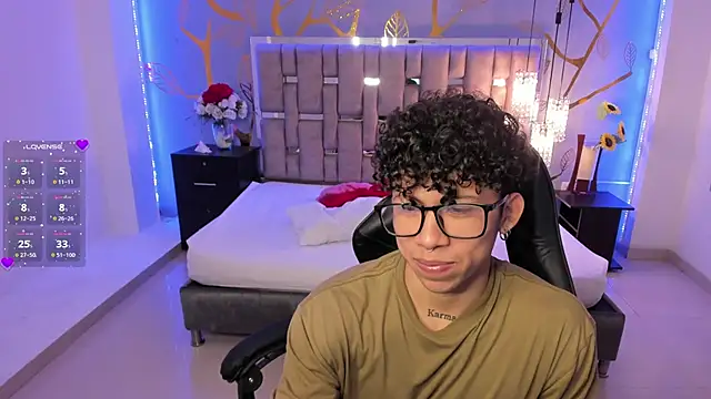 Snapshot of AkazaBoy_ chatting on 03.20.25 AkazaBoy  online show from 03.20.25