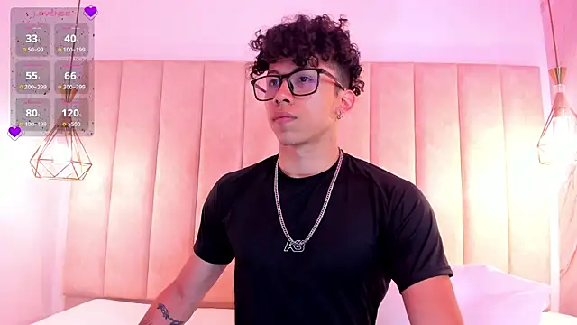 Snapshot of AkazaBoy_ chatting on 09.09.25 AkazaBoy  online show from 09.09.25