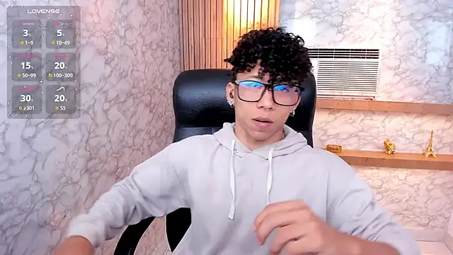 Snapshot of AkazaBoy_ chatting on 09.12.25 AkazaBoy  online show from 09.12.25