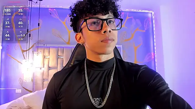 Snapshot of AkazaBoy_ chatting on 09.17.25 AkazaBoy  online show from 09.17.25