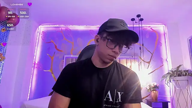 Snapshot of AkazaBoy_ chatting on 10.09.25 AkazaBoy  online show from 10.09.25