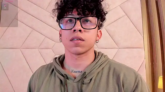 Snapshot of AkazaBoy_ chatting on 10.20.25 AkazaBoy  online show from 10.20.25