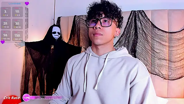 Snapshot of AkazaBoy_ chatting on 10.31.25 AkazaBoy  online show from 10.31.25