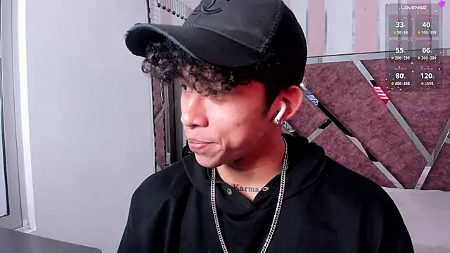 Snapshot of AkazaBoy_ chatting on 05.16.26 AkazaBoy online show from 05.16.26