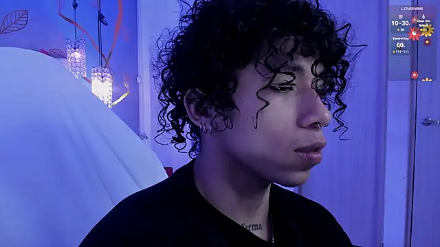 Snapshot of AkazaBoy_ chatting on 06.17.26 AkazaBoy online show from 06.17.26