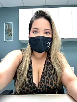 Snapshot of famous_indian_girl chatting on 10.31.25 famous indian girl online show from 10.31.25