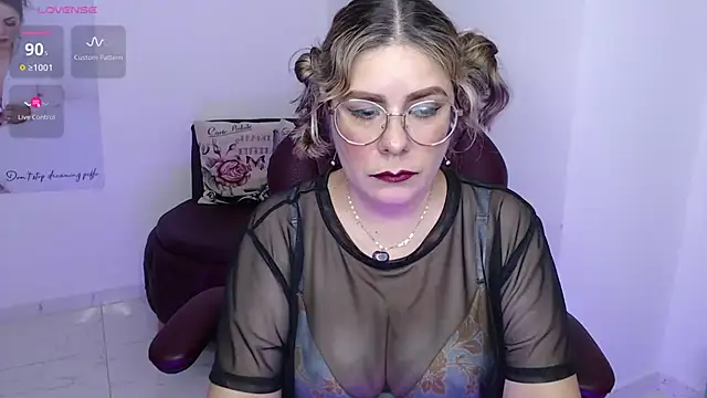 Serenay  online show from 02.13.25