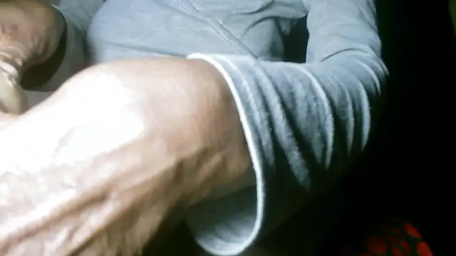 Snapshot of hotriders70e chatting on 09.11.25 hotriders70e online show from 09.11.25