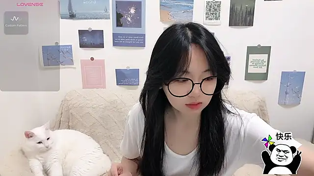 Snapshot of LiLiYbaby chatting on 11.04.25 LiLiYbaby online show from 11.04.25