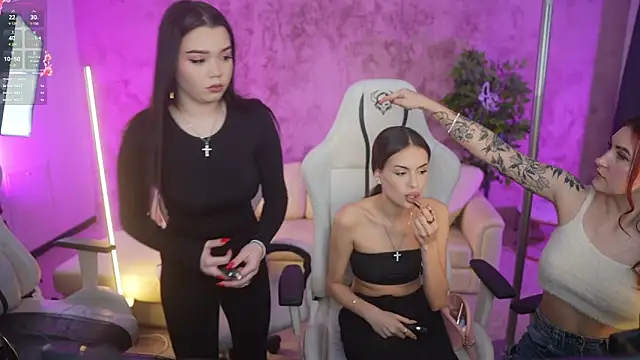 Magnetic Mia  online show from 02.13.25