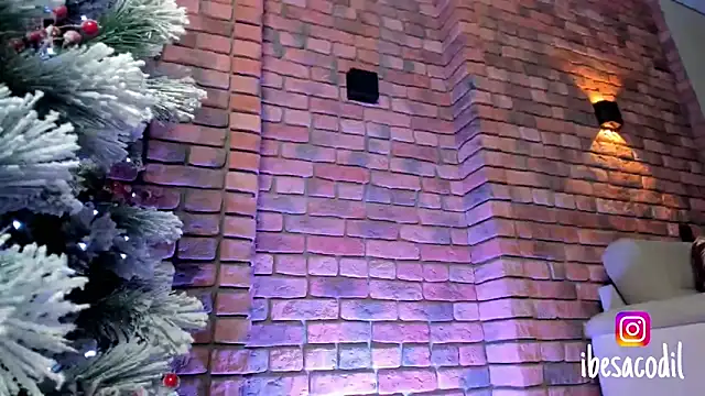 Snapshot of adriana_allien chatting on 01.05.25 adriana allien online show from 01.05.25