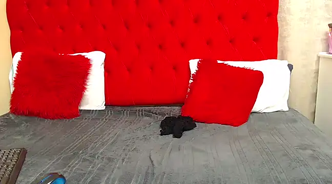 Snapshot of BeautyAuroa chatting on 02.01.25 BeautyAuroa online show from 02.01.25