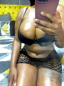 Snapshot of BeautyAuroa chatting on 11.10.25 BeautyAuroa online show from 11.10.25