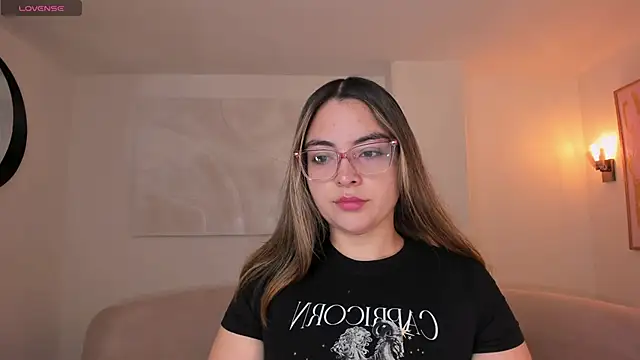 Snapshot of AllisonRogersX chatting on 06.09.26 AllisonRogersX online show from 06.09.26