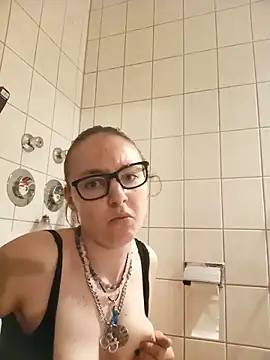 Snapshot of Sexy-Milf-Big chatting on 05.21.26 Sexy-Milf-Big online show from 05.21.26