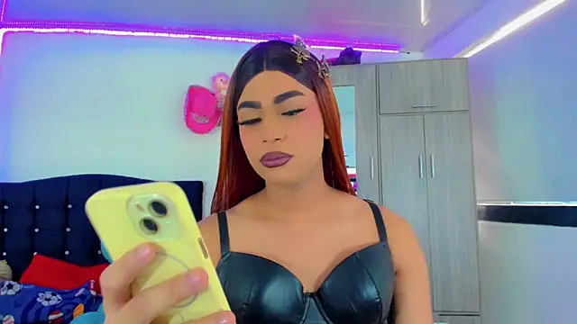 Snapshot of Hellen_moons__ chatting on 10.20.25 Hellen moons online show from 10.20.25
