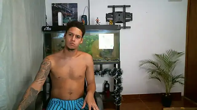 Snapshot of JacobandChloee chatting on 11.27.25 JacobandChloee online show from 11.27.25