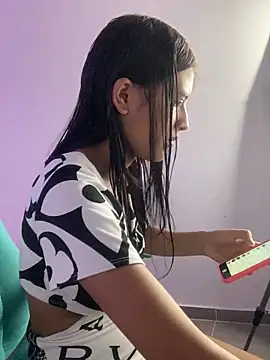 Snapshot of _18_laura chatting on 12.27.24 18 laura online show from 12.27.24