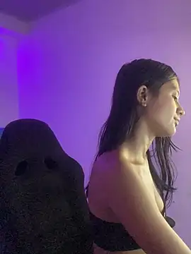 Snapshot of _18_laura chatting on 12.29.24 18 laura online show from 12.29.24