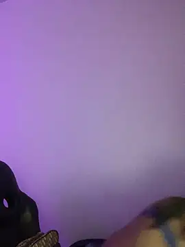 Snapshot of _18_laura chatting on 01.12.25 18 laura online show from 01.12.25