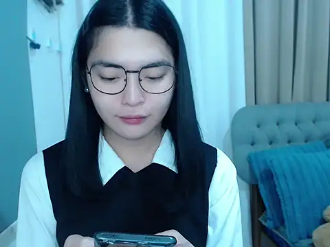 zhaviahale21 online show from 10.12.25