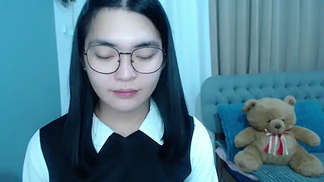 zhaviahale21 online show from 10.15.25