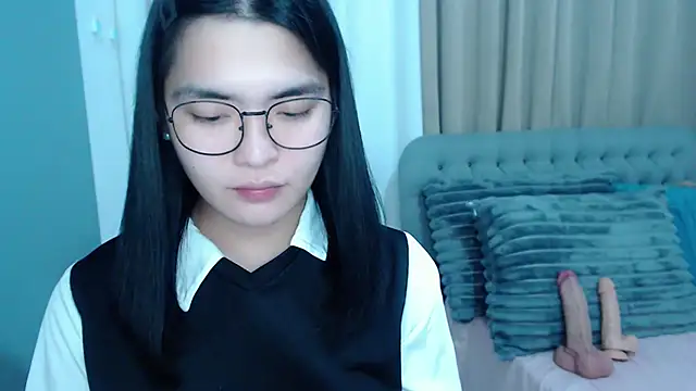 zhaviahale21 online show from 10.24.25