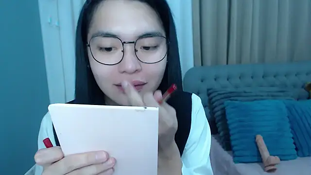 zhaviahale21 online show from 10.29.25