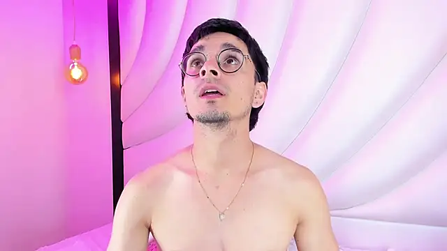 Snapshot of Hugo_Coopers chatting on 02.19.25 Hugo Coopers online show from 02.19.25