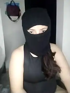 Snapshot of lisseth chatting on 12.13.24 lisseth online show from 12.13.24