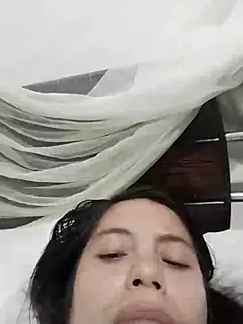 Snapshot of lisseth chatting on 12.14.24 lisseth online show from 12.14.24