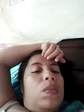 Snapshot of lisseth chatting on 12.19.24 lisseth online show from 12.19.24