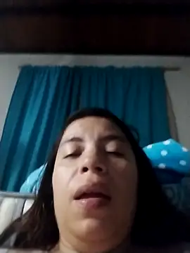 Snapshot of lisseth chatting on 12.22.24 lisseth online show from 12.22.24