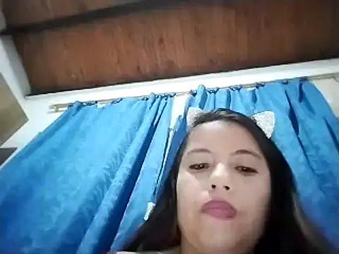 Snapshot of lisseth chatting on 02.15.25 lisseth online show from 02.15.25