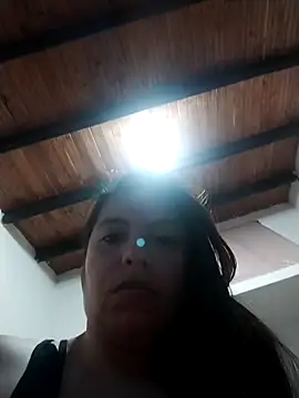 Snapshot of lisseth chatting on 02.15.25 lisseth online show from 02.15.25