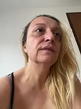 Melinastarr online show from 10.14.25