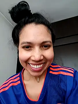 KimPielCanela online show from 10.01.25