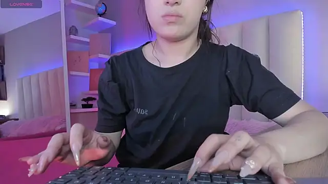 Megan mooree  online show from 03.04.25